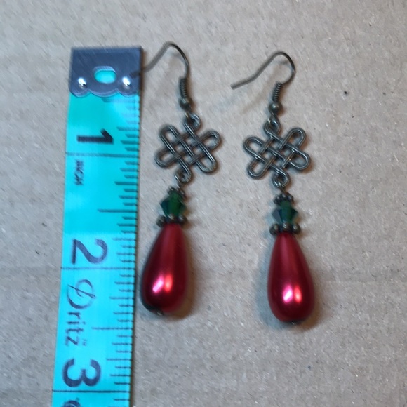 Hand made beaded earrings - Picture 3 of 3